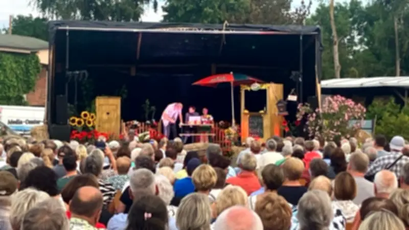 Kabarett „Gartenglück“ lockt 500 Besucher nach Teterow