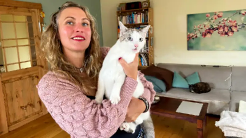 Katzenpsychologin Susan Pioch erklärt: Was hinter Klopöbeln und Liebesblicken steckt
