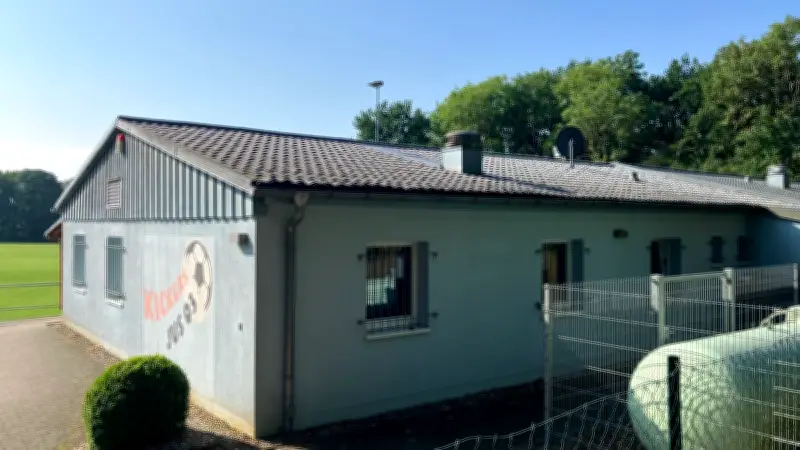 Kickers JuS Stavenhagen: Solaranlage und Wärmepumpe fürs Waldstadion geplant