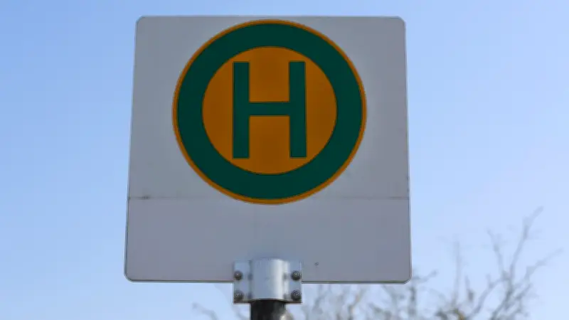 Land investiert 330.000 Euro in barrierefreie Bushaltestellen