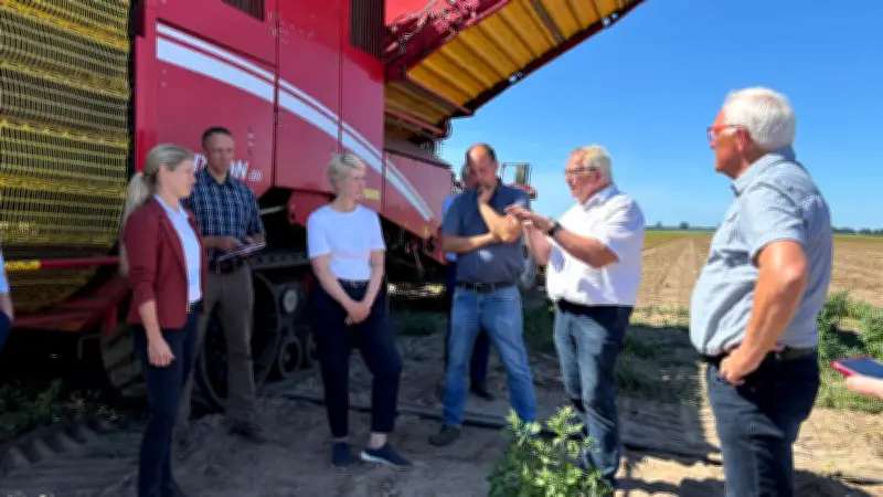 Landwirte berichten bei Erntebereisung von Sorgen und Problemen