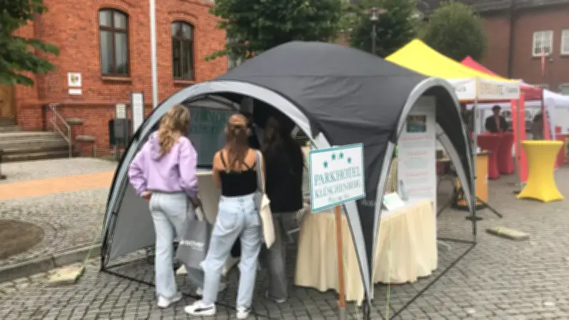 Lübz blüht auf: Turmstadt lockt mit vielseitigem Programm