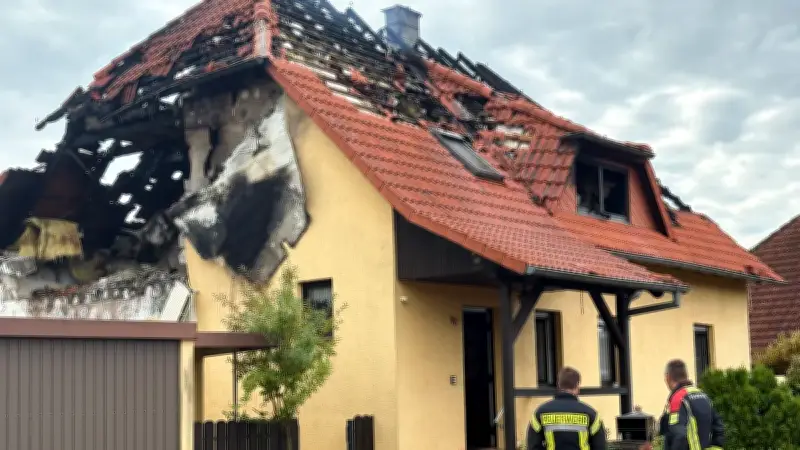 Leiche in Brandruine in Waren gefunden – Explosion ungeklärt
