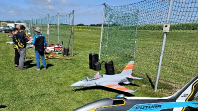 Modellflugtag in Wardow: Kuscheltier-Rundflug und Schnuppersteuern