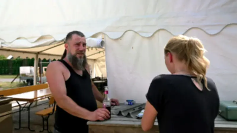 „Onkel Ben’s Imbiss“: Rostocker wagt sein größtes Countryfest in neuer Serie