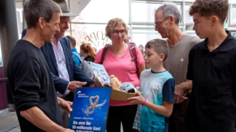 Ozeaneum begrüßt zehnmillionsten Besucher aus Bayern