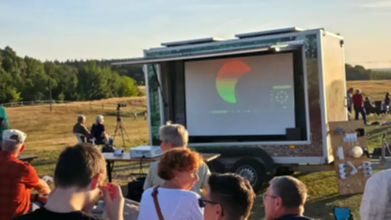 Partielle Sonnenfinsternis: Hunderte beobachten Spektakel in Riederfelde
