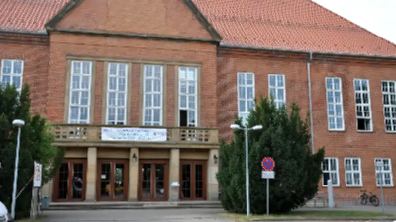 Polizei Güstrow: 95 neue Azubis, darunter zwei Spitzensportler