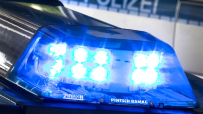 Radfahrer zielt mit Waffe auf Polizisten in Rostock festgenommen
