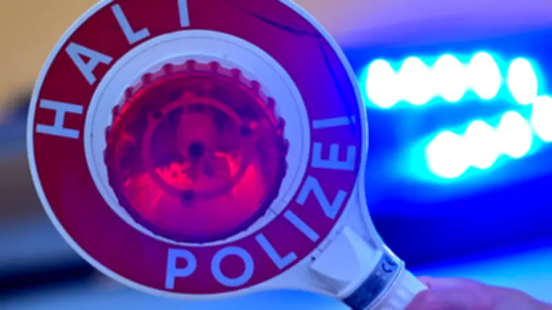 Raserei und rote Ampeln: Polizei stoppt Biker an der Seenplatte