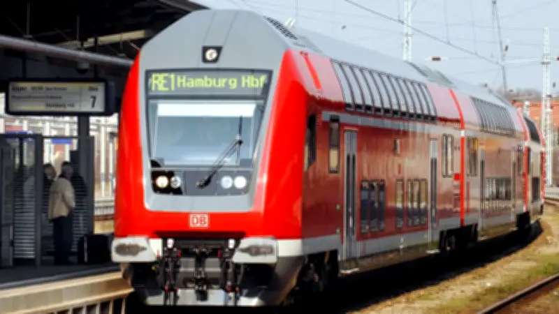 RE1-Chaos: Voll besetzter Zug in Holthusen, früherer RE1 fast leer