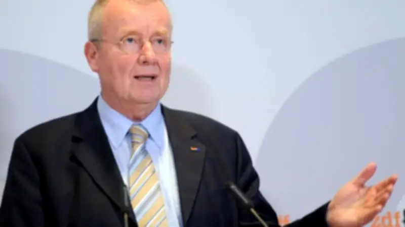 Ruprecht Polenz ruft in Burg Stargard zum Handeln für Demokratie auf