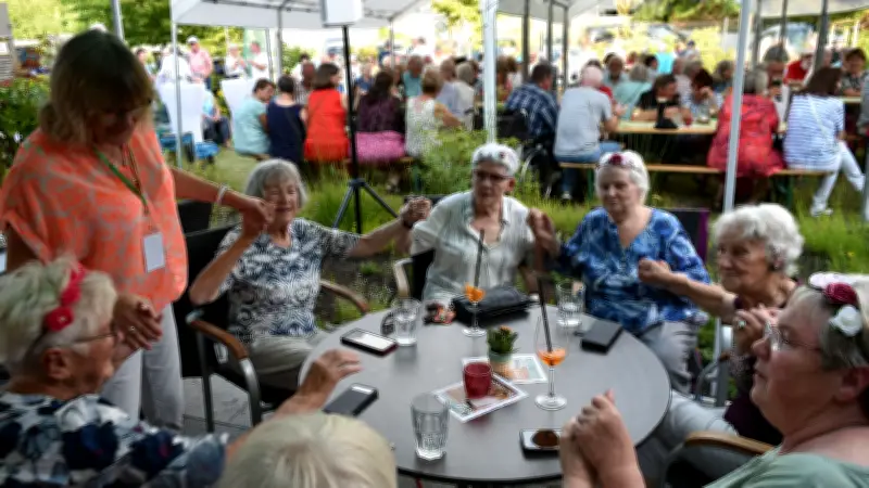 Schlager und 70 Jahre AWG: „Musik in der Altstadt“ im Sonnenhof