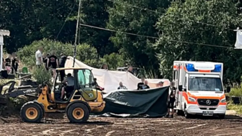 Schwerer Unfall bei Stockcar-Event: Frau (27) schwer verletzt