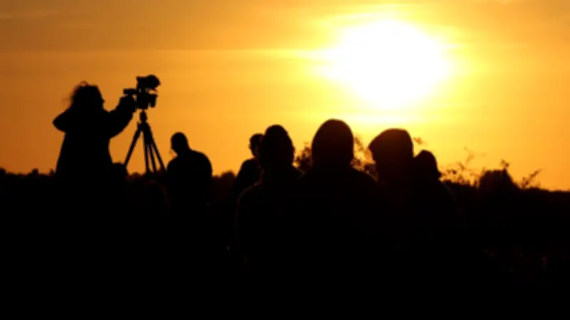 Sonnenfinsternis begeistert Hunderte auf dem Brodaer Berg