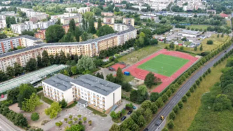 Sportplatz in Dierkow saniert: günstiger, aber mit Verzögerung