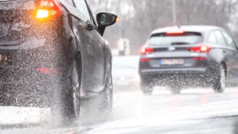 Starkregen auf A19: Mehrere Unfälle, zwei Schwerverletzte