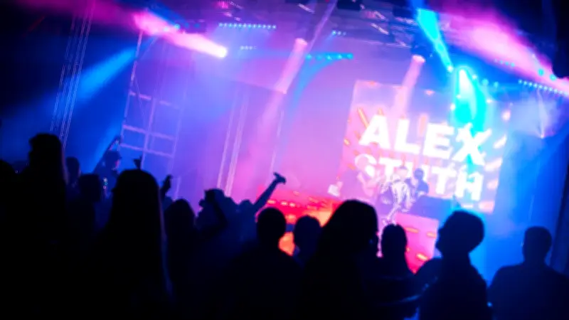 Strand Open Air Neukloster: 1000 Gäste feiern Premiere am See