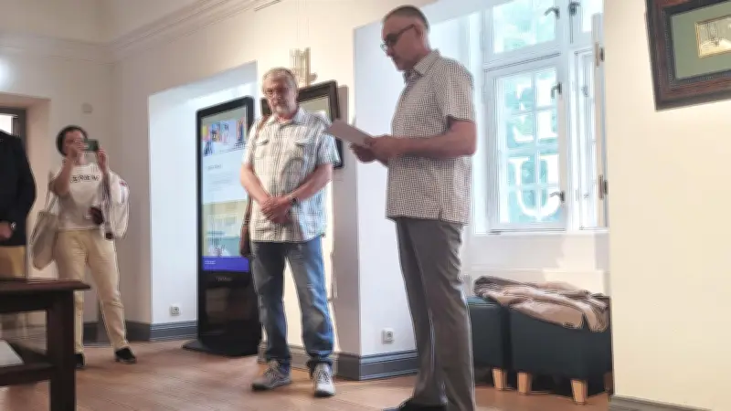 Ukrainer und Russe zeigen gemeinsame Ausstellung in Mirow