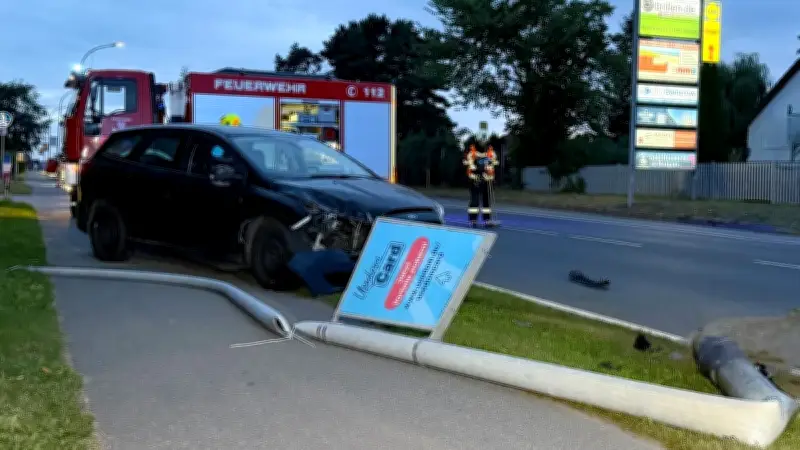Unfall bei Wolgast: Ford-Fahrer verliert Kontrolle beim Überholen
