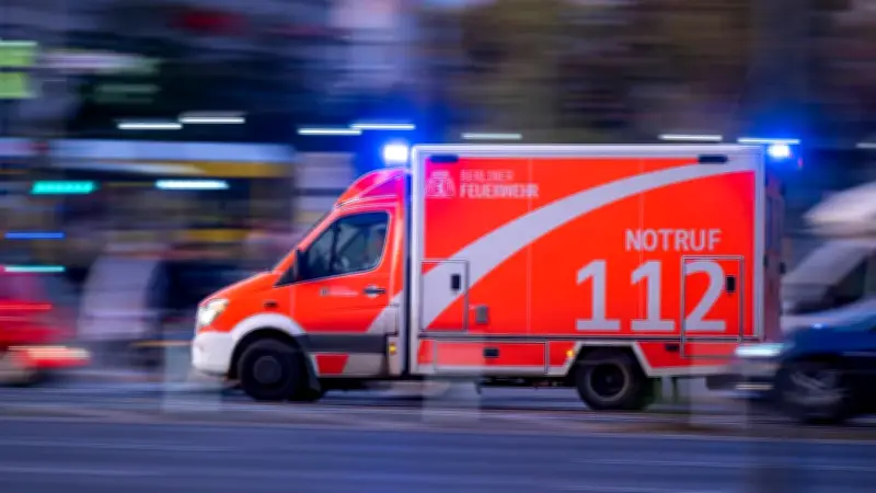 Unfall in Neubrandenburg: Mann schwer verletzt aus Auto geschnitten
