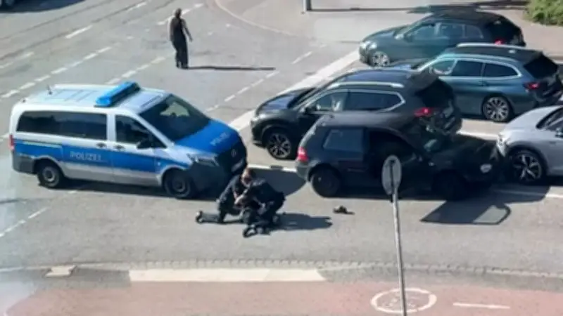 Verfolgungsjagd in Rostock: Drogenfahrer crasht nach Rotlichtfahrt