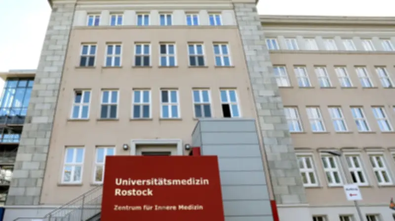 Wie Aktivisten den rassistischen Rostocker Oberarzt enttarnten