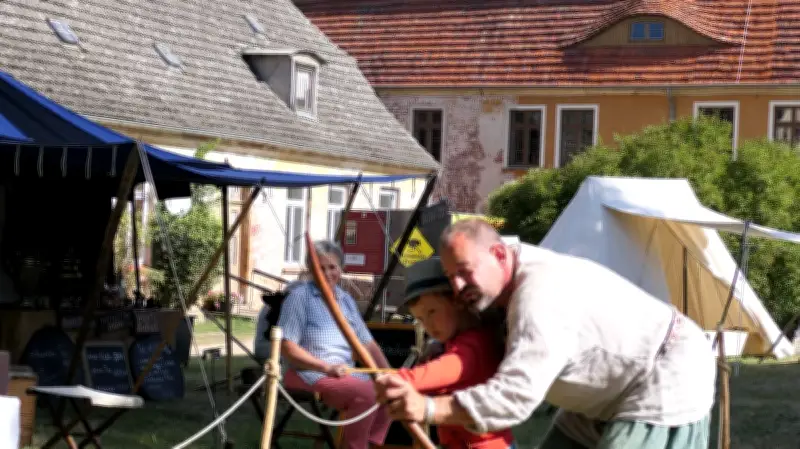 Wikingerfest in Malchow: Schaukampf und Puppentheater, doch das Schiff fehlte