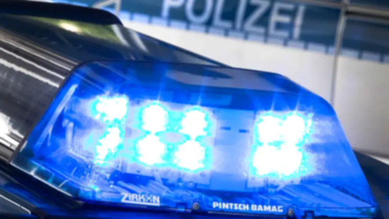 Wohnhausbrand in Schweriner Feldstadt: Großeinsatz von Feuerwehr und Polizei