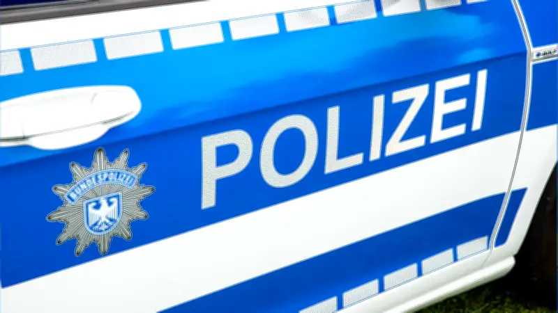 Zapel: Zwei Radfahrer bei Frontalzusammenstoß schwer verletzt