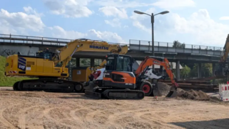 Zwei Brücken auf L 11 gesperrt: Staatssekretärin besucht Baustellen
