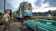 30-Tonnen-Straßenbahn per Schwertransporter durch Rostock