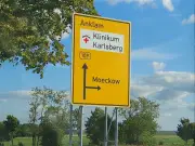 B109: Schreibfehler auf Verkehrsschild bei Moeckowberg