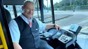 Busfahrer aus Rostock hilft Seniorin und wird Lieblingsbusfahrer 2026