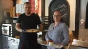 „Da Capo“ in Schwerin-Lankow: Neues Bistro mit Eis und Pizza eröffnet