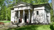 Eisbus „Gabi“ besucht Koblentz: Sommerprogramm am Mausoleum
