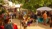 Erster Straßenflohmarkt in Thomsdorf öffnet Höfe und Scheunen