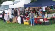 Flohmarkt in Wesenberg: Stöbern unterm Burg-Ambiente
