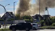 Großbrand in Neubrandenburg-Weitin: Flammen greifen auf Nachbarhäuser über