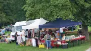 Großer Flohmarkt in Wesenberg: Historische Kulisse unter der Burg