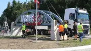 Kreisverkehr Jarmen: Beleuchtete Brücke offiziell freigegeben