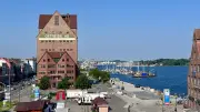Markante Silos am Rostocker Stadthafen stehen zum Verkauf