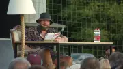 Monchi liest in Jarmen aus neuem Buch über AfD-Hochburg