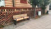 Neue Bänke in Neustrelitz: Mittelarmlehnen falsch montiert