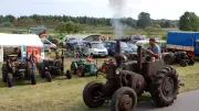 Oldtimer-Traktoren treffen im Agroneum Alt Schwerin