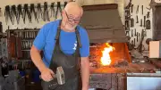 Schmied aus Blumenhagen fertigt Klingen für Störtebeker-Festspiele