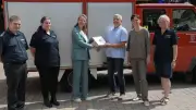 Storkow bekommt neues Löschfahrzeug: Bürgermeisterin tritt Feuerwehr bei