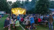 Zwei-Schlösser-Fest in Mirow zieht Massen an – Lasershow und Inselpokal begeistern