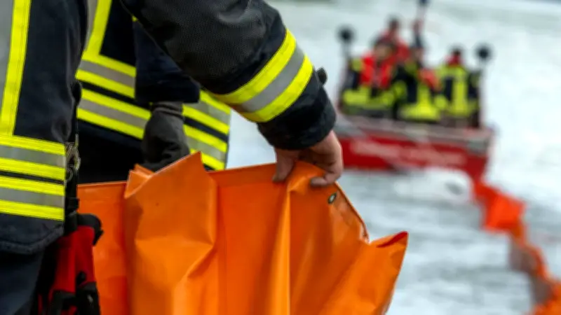 100 Liter Diesel in der Warnow: Ölfilm nach Bunkern im Fischereihafen