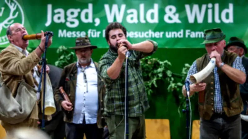 18. Hirschrufer-Wettbewerb: Bollewick lockt mit Messe und Natur